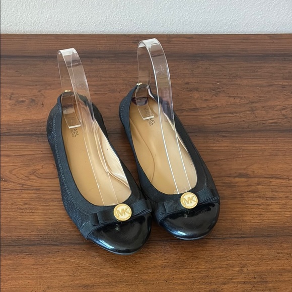 MICHAEL KORS Women Size 8.5M Black Leather Ballet Flats Classic Comfort Casual - Picture 1 of 12